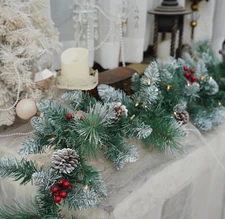 Natreecrown Pre-Lit Artificial Christmas Garland, Snowflake Wreath, White