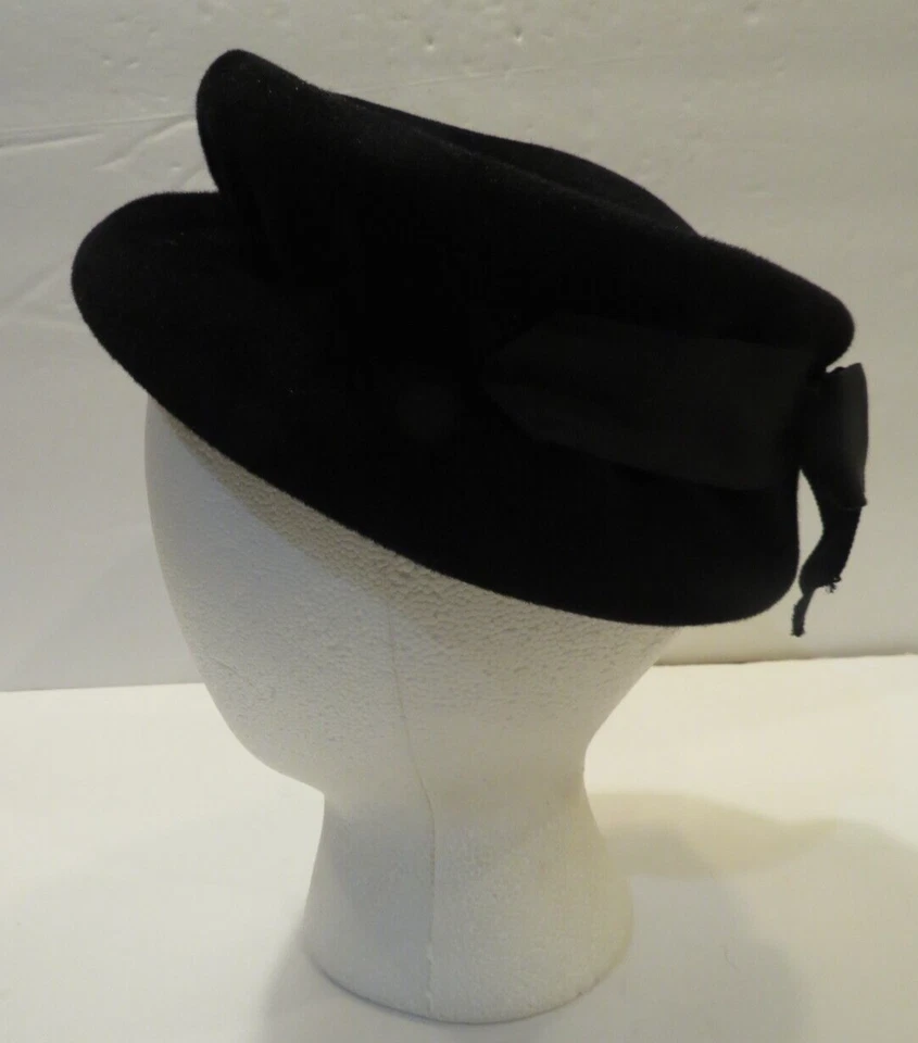 De Colección Sombrero Pastillero Terciopelo Genuino Negro Grosgrain Cinta Lazo Imitación Gema Vestido Prop Foto 3 de 4
