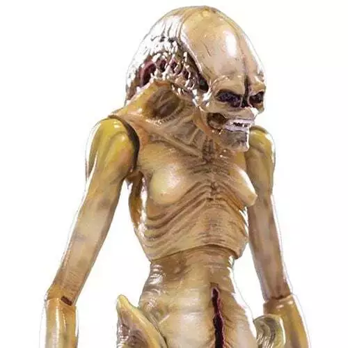 Figura de acción Alien Resurrection "El recién nacido" escala 1:18 vistas previas - Imagen 1 de 5