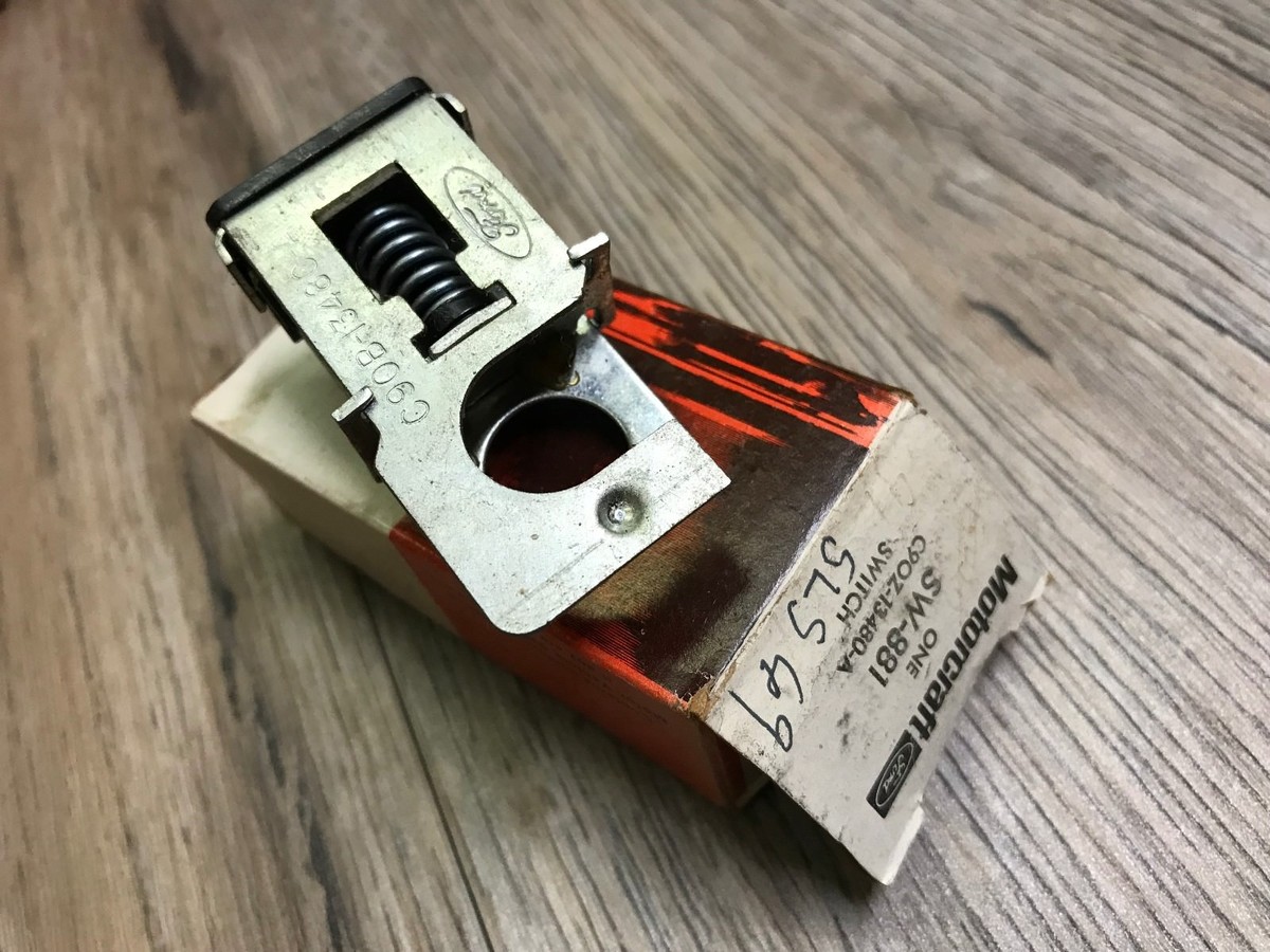 ぽん 1968 1969 FORD TORINO GT FAIRLANE NOS MOTORCRAFT BRAKE LIGHT