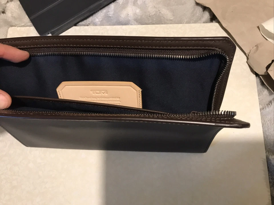 Tumi leather ipad Tablet Cover Case - Image 4 of 4