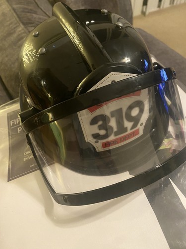 ๐จ๐ปโ๐ Child Firefighter Halloween Costume Size S 4-6 with adj. Fireman Helmet - Picture 4 of 4