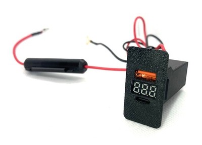 BMW E30 E28 E24 E32 Z1 Blende Bedienteil mit Spannunsanzeige, USB-A und USB-C
