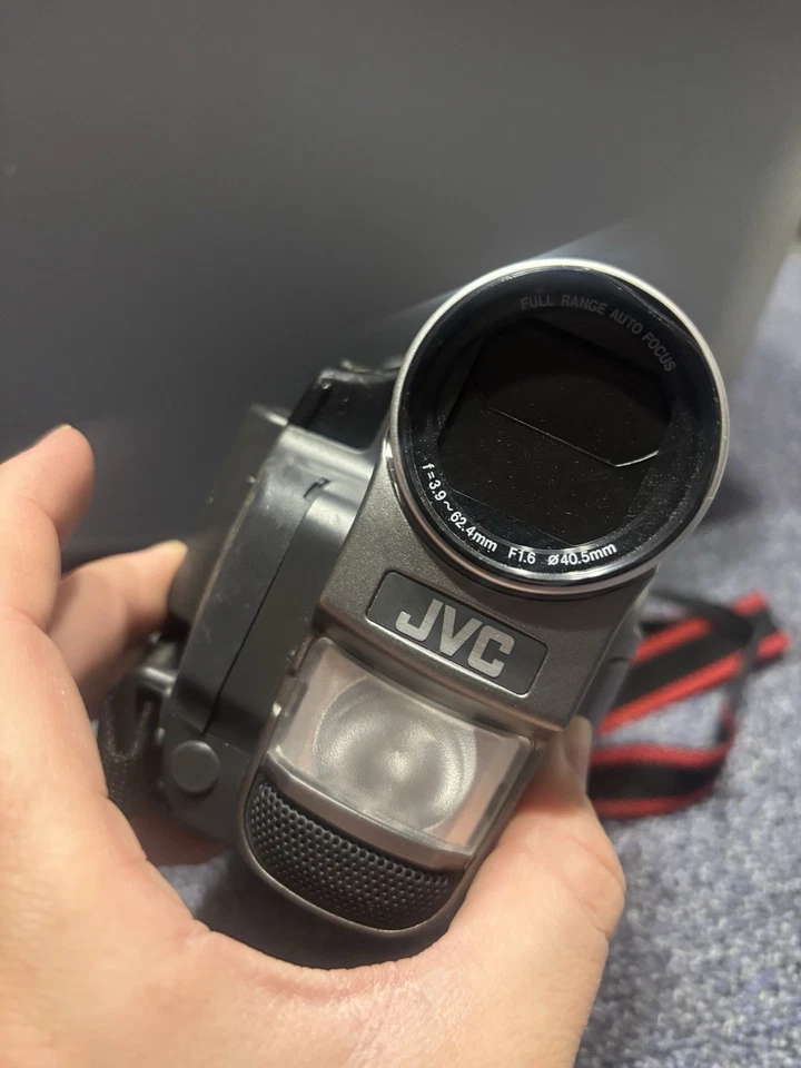 JVC GR-SXM527U Compact SVHS-C Video Camcorder Tested - Image 2 of 4