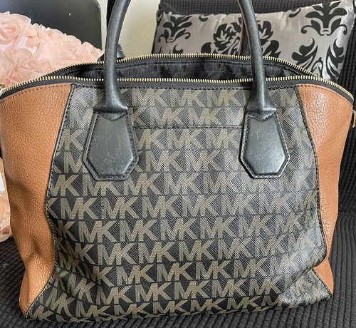 Michael Kors Large Signature Campbell Satchel - Picture 7 of 11