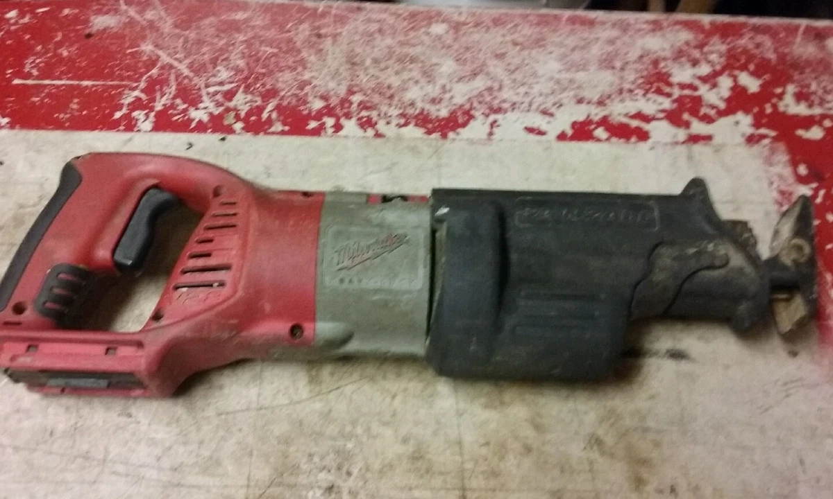 Milwaukee 0719 20 V28 28V Reciprocating Sawzall Tool Only