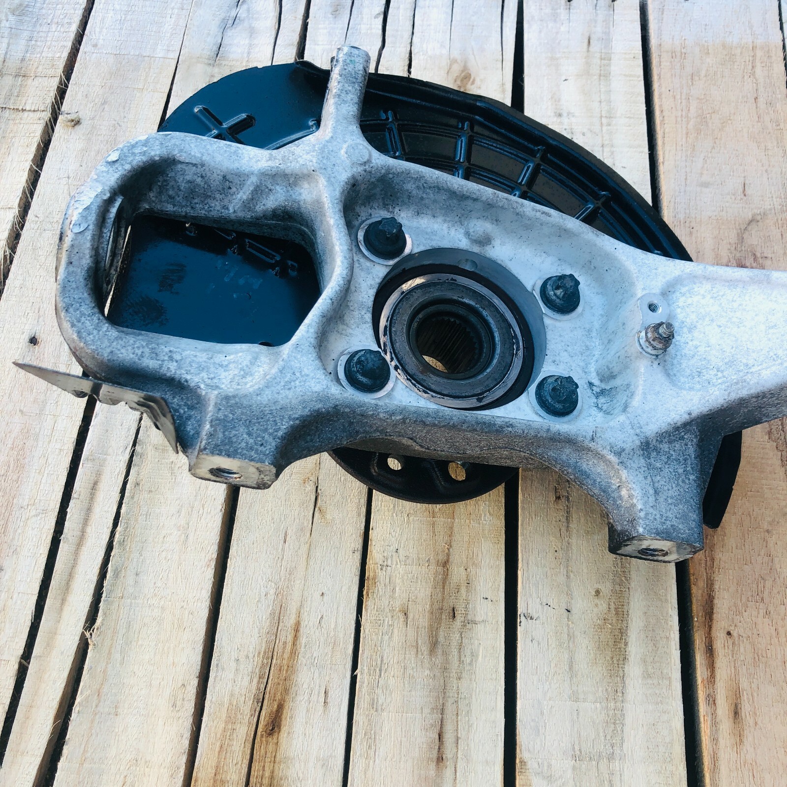 2014 - 2019 Maserati Ghibli Driver Left Front Spindle Knuckle Hub OEM