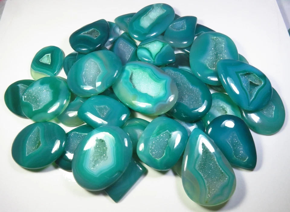 Lote de gemas de geoda druzy de ónix natural 500-5000 quilates cabujón de ágata de ónix verde marino Foto 4 de 4