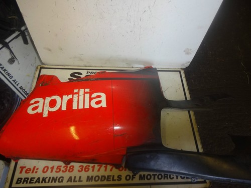APRILIA RSV 1000 2003 - 2004:BAUCHWANNE - LINKS:GEBRAUCHTE MOTORRADTEILE