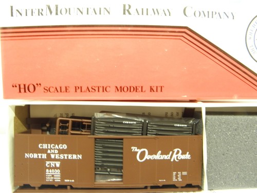 INTERMOUNTAIN -10' 6" ALTO AAR BOXCAR -CHICAGO & NOROESTE #84030 -ESCALA HO-KIT | Zustand: New
