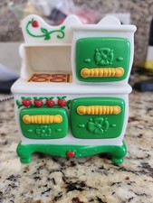 VINTAGE 1983 STRAWBERRY SHORTCAKE BERRY HAPPY HOME COZY KITCHEN STOVE FURNITURE