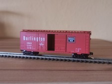 Micro Trains 22100, 40' Standard Boxcar Plug 6 Sliding Door, CB&Q, in OVP