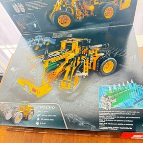 LEGO Technic Volvo L350F Wheel Loader 42030 Remote Control Unopened