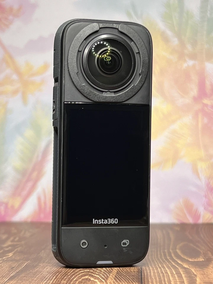Insta360 X3 - 5.7K 360° Video 72MP 360° Photo 10m Waterproof - won’t turn on?? - Image 2 of 4