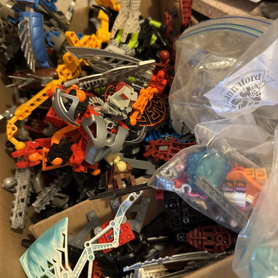 MASSIVE LEGO Star Wars, Bionicle, Marvel Lot Random Parts Pieces - Image 3 of 4