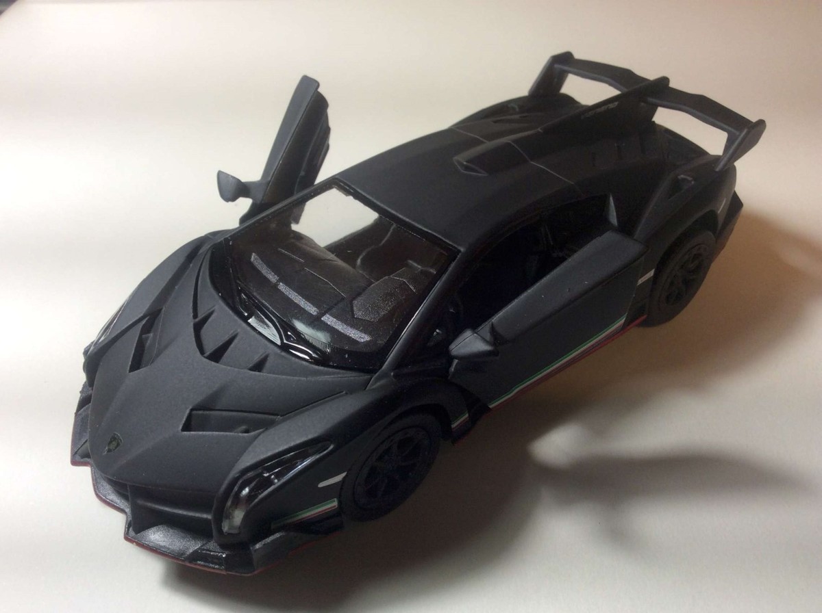 Kinsmart Lamborghini Veneno 1/36 - Mat Zwart Model Met Openende Deuren En Wielen Die Rollen