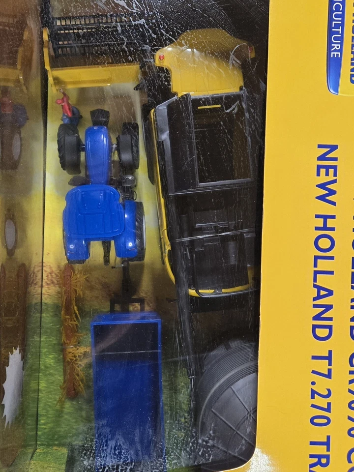 New Holland CR9090 Combine & T7.270 Tractor, 1:32 Scale Ages 3+ Plastic, New - Image 4 of 4