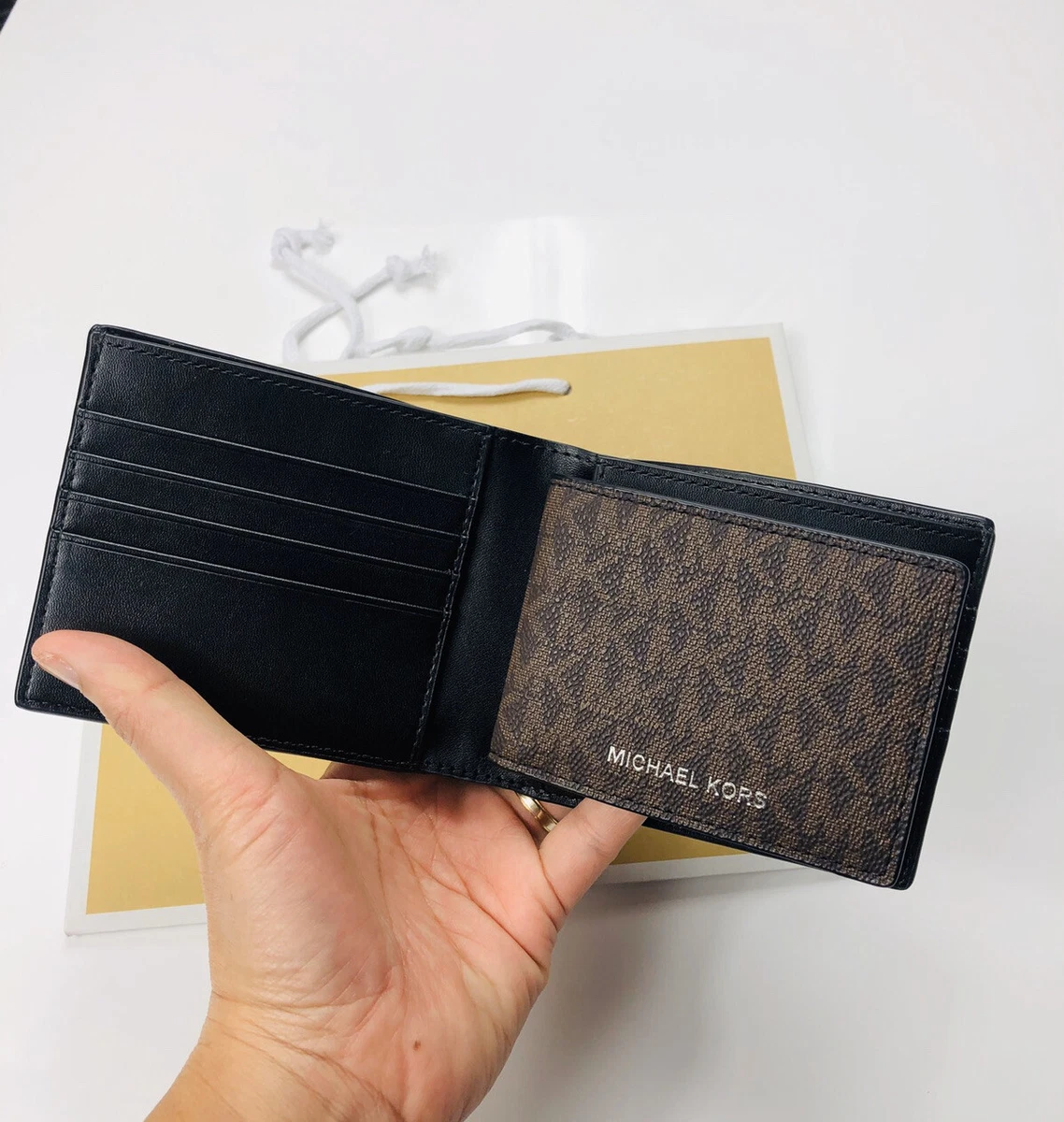 Michael Kors Mens Wallet, Men's Fashion, Watches & Accessories