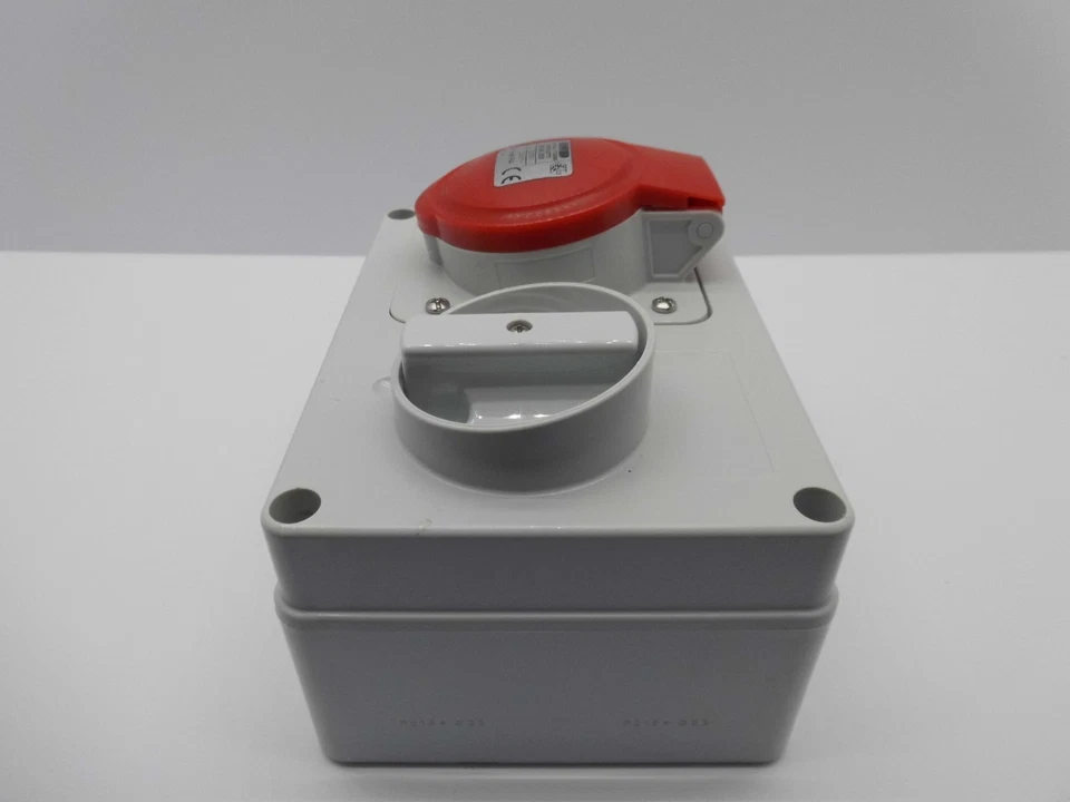 GEWISS GW66009 16 AMP 415 VOLT 5 PIN RED IP44 INTERLOCKED SWITCHED SOCKET  - Image 4 of 4