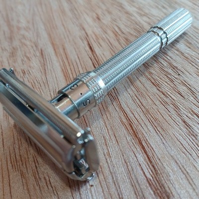 Gillette Slim Adjustable 1964年ジレット ケース付き s-l400.jpg