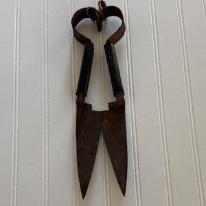 Vintage Manual Spring-Handled Sheep Shears with Black Handles