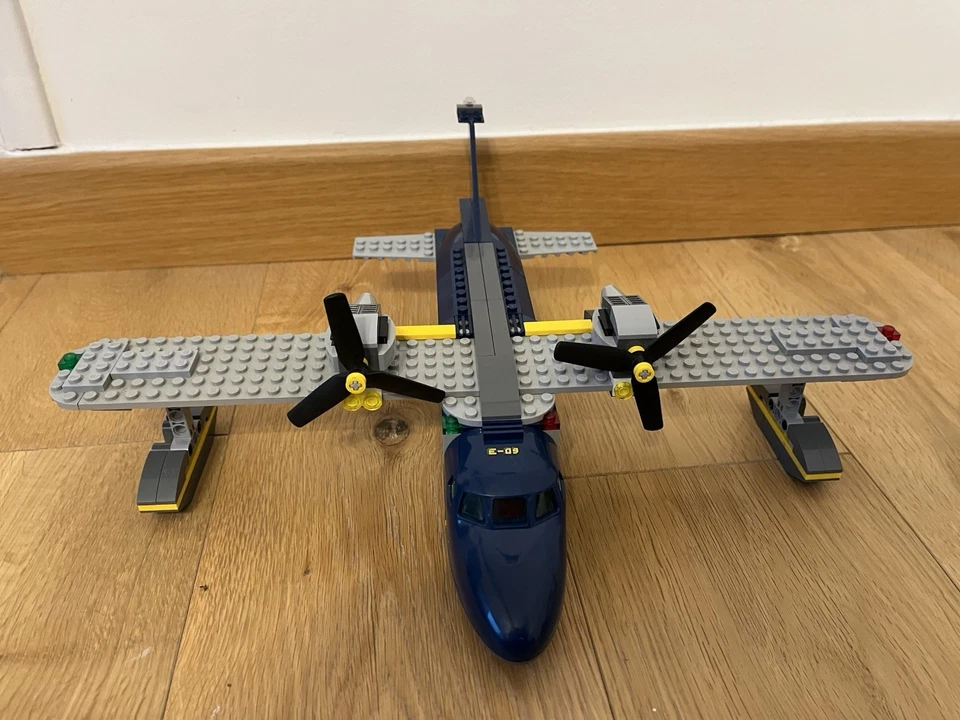 LEGO CITY 60096 LA BASE SOUS-MARINE OPERATIONNELLE EN HAUTE-MER + HYDRAVION - Photo 3/4