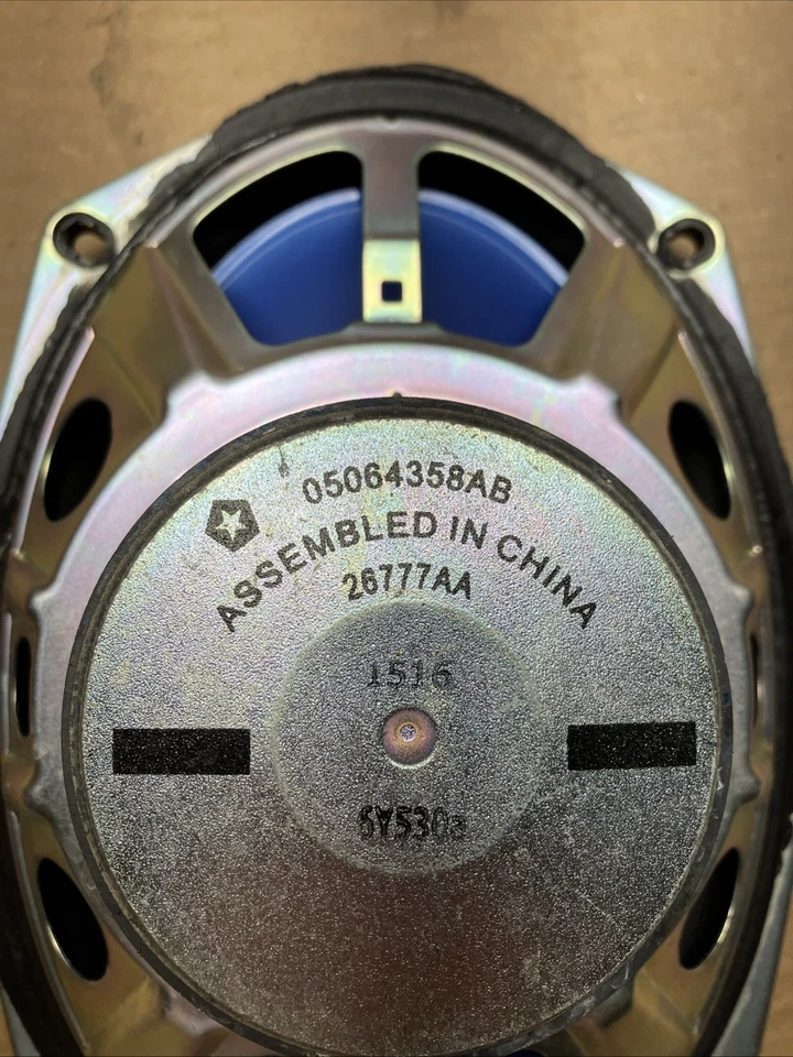 Altavoz de audio para puerta derecha o izquierda Chrysler Pacifica 2017-2025 OEM 05064358AB Foto 2 de 3