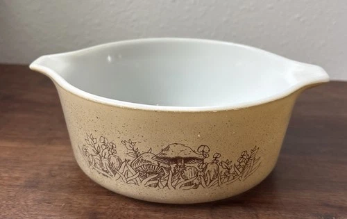 Vintage Pyrex Forest Fancies Mushrooms 472-B 750ml glass casserole dish, no lid