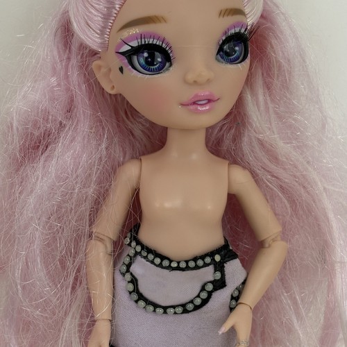 Rainbow High Tessa Park Royal Three Doll Pink Hair Articulated - Picture 5 of 7
