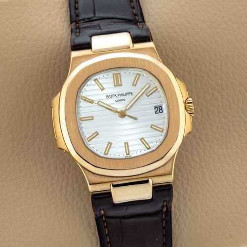 Patek Philippe Nautilus Automatic w Date Mens Large 5711J 40mm 18k Yellow Gold