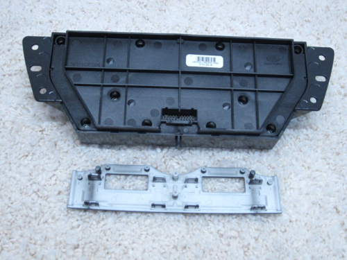 2008 - 2014 LAND ROVER FREELANDER 2 / LR2 OEM DASH AC CONTROL LR002735 #3C-10 - Picture 2 of 2