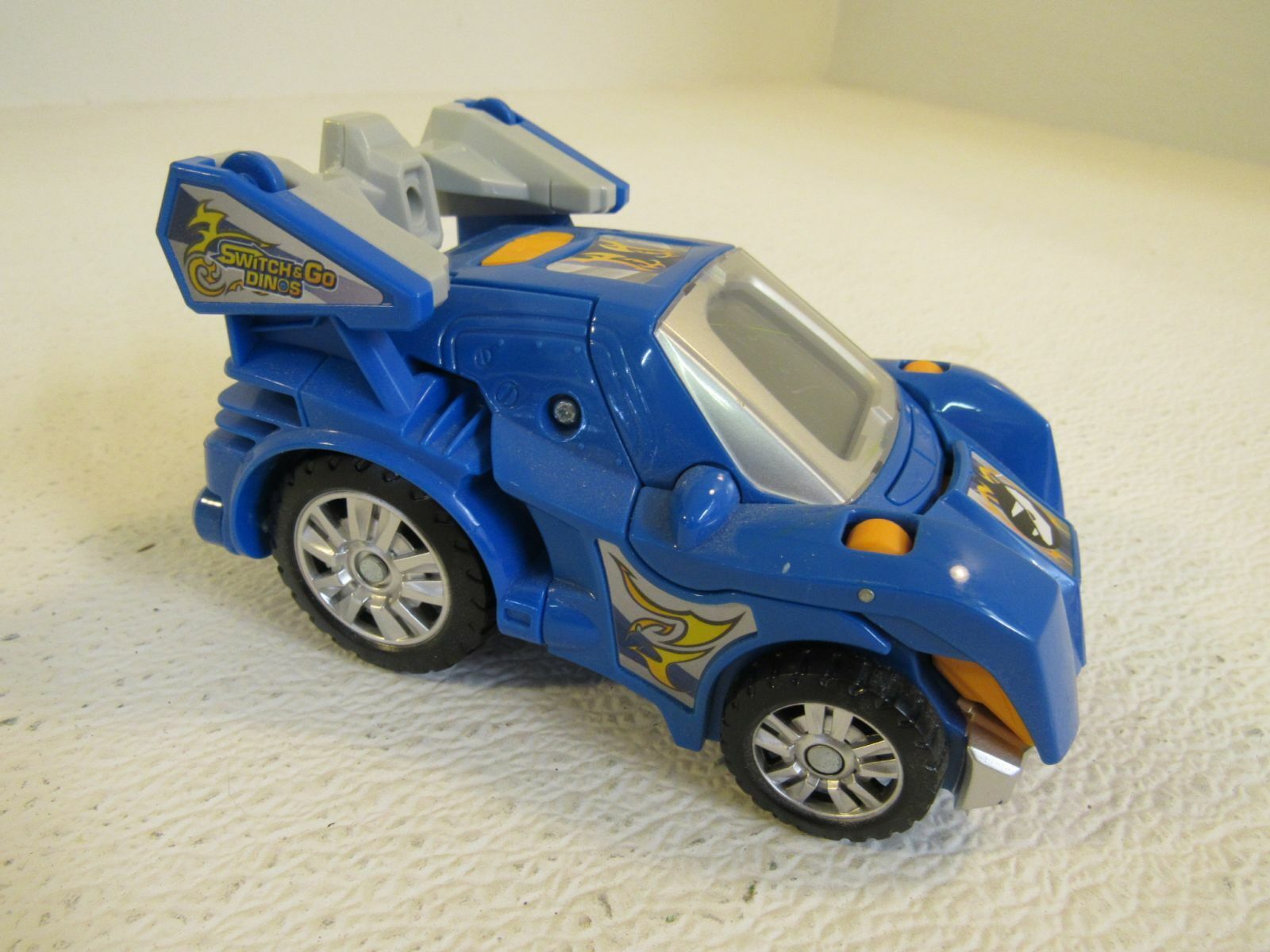 VTech Switch and Go Dinos Horns The Triceratops Blue 2 in 1 Toy 1224