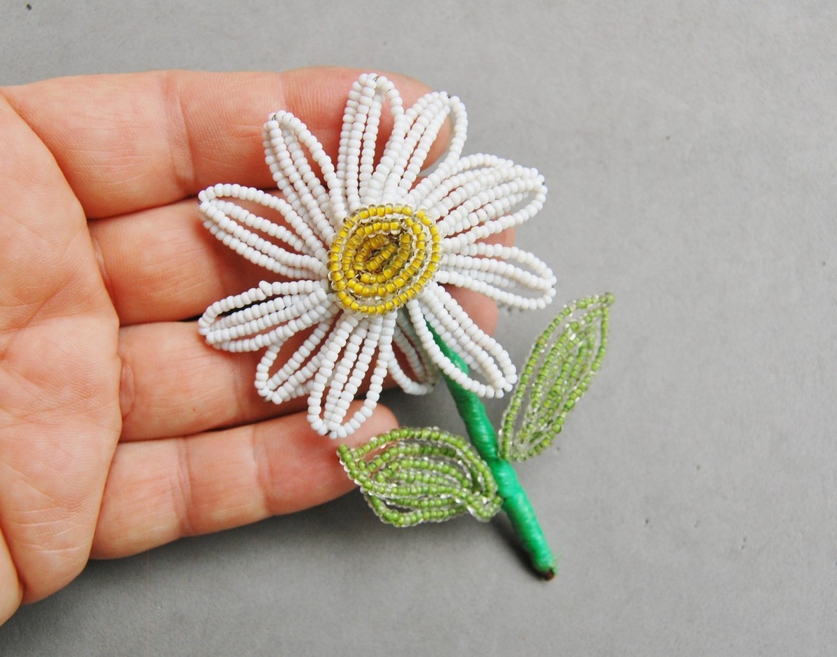 White Daisy Flower Pin Seed Bead Beaded Hand Made Vintage 4  display picture 2