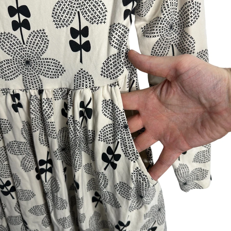 Vestido skatista floral Hanna Andersson 10 140 manga longa preto branco flores arte - Imagem 2 de 4