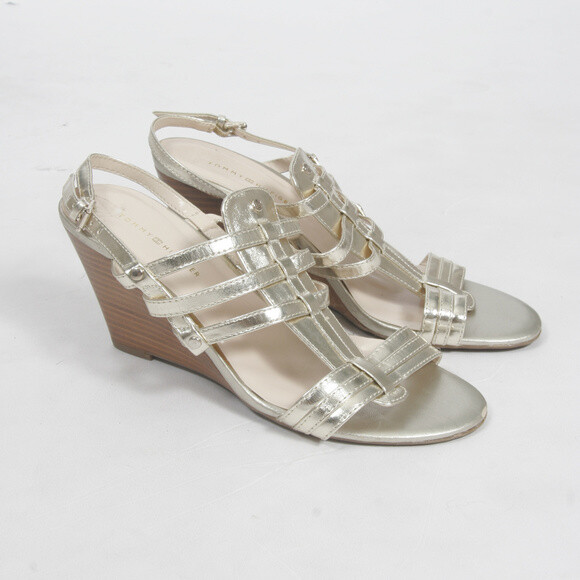 Lotto di 2 paia di sandali taglia 6 (Tommy Hilfiger Express)