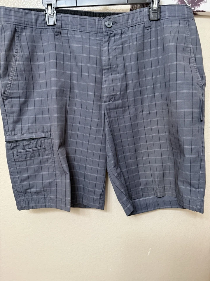 Pantalones cortos de golf Greg Norman Tasso Ella Five hierro gris oscuro a cuadros talla 38. Golfcore, Foto 2 de 4