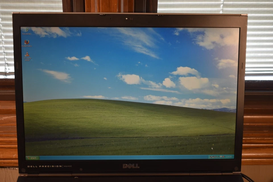 Твердотельный накопитель Dell Precision M6400 17 дюймов Windows XP Pro 32-bit T9900 3,06 ГГц AMD FirePro - Изображение 2 из 4