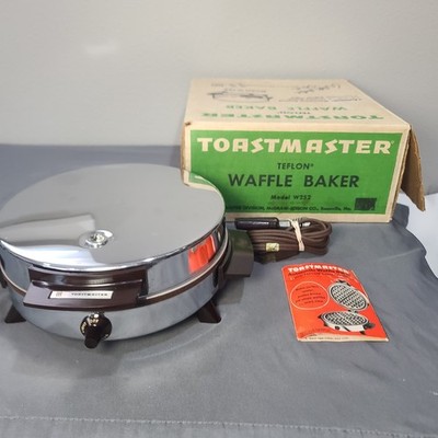 Vintage Toastmaster W252 Waffle Baker Maker Chrome Iron Round Non-Stick USA