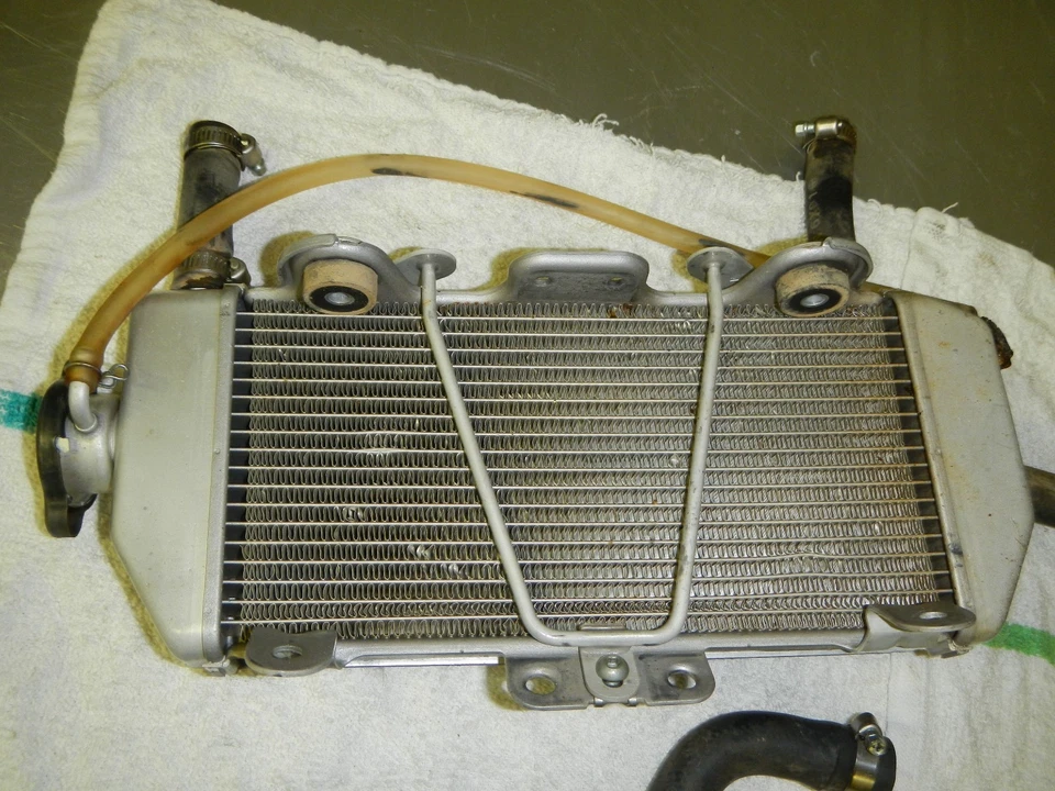 Radiador derecho Yamaha YZ250F 2007 07 YZ250 YZ 250F 250 YZF  Foto 2 de 4