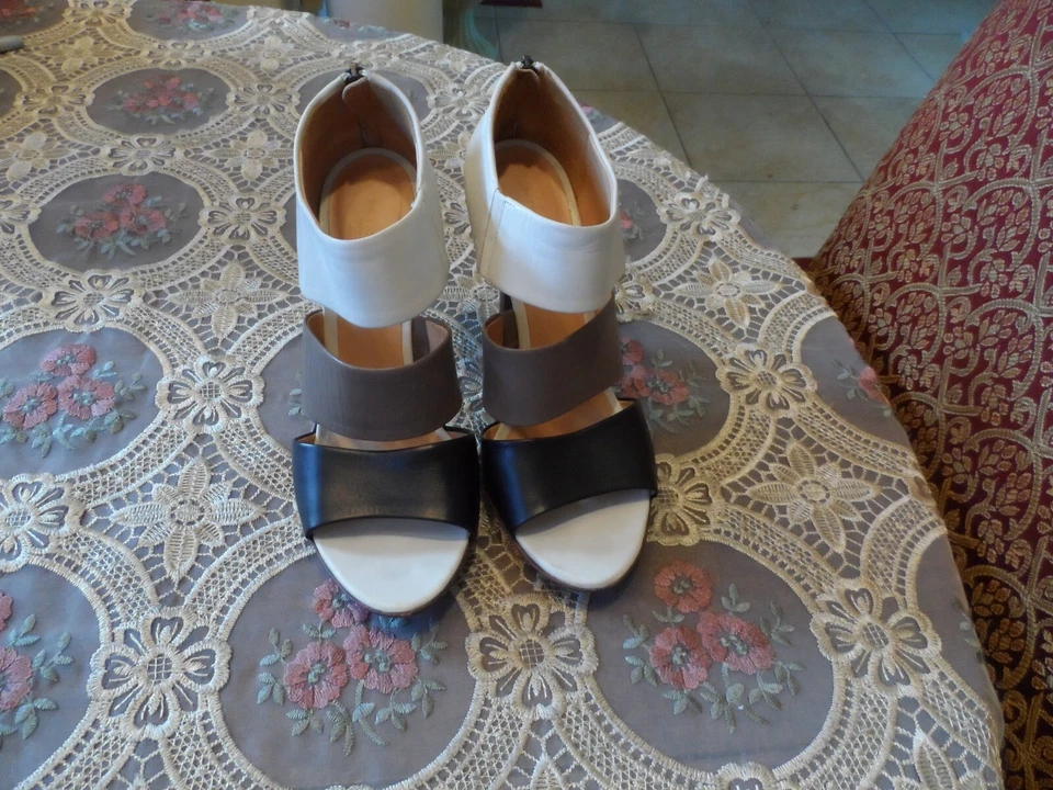 Tacones Bottega Veneta Negro-Marrón-Beige Color Bloque Cuero de becerro Talla 37.5B Foto 2 de 4