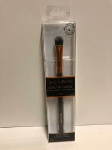 oval concealer brush