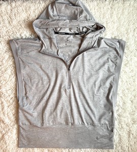 running hoodie with zip pockets