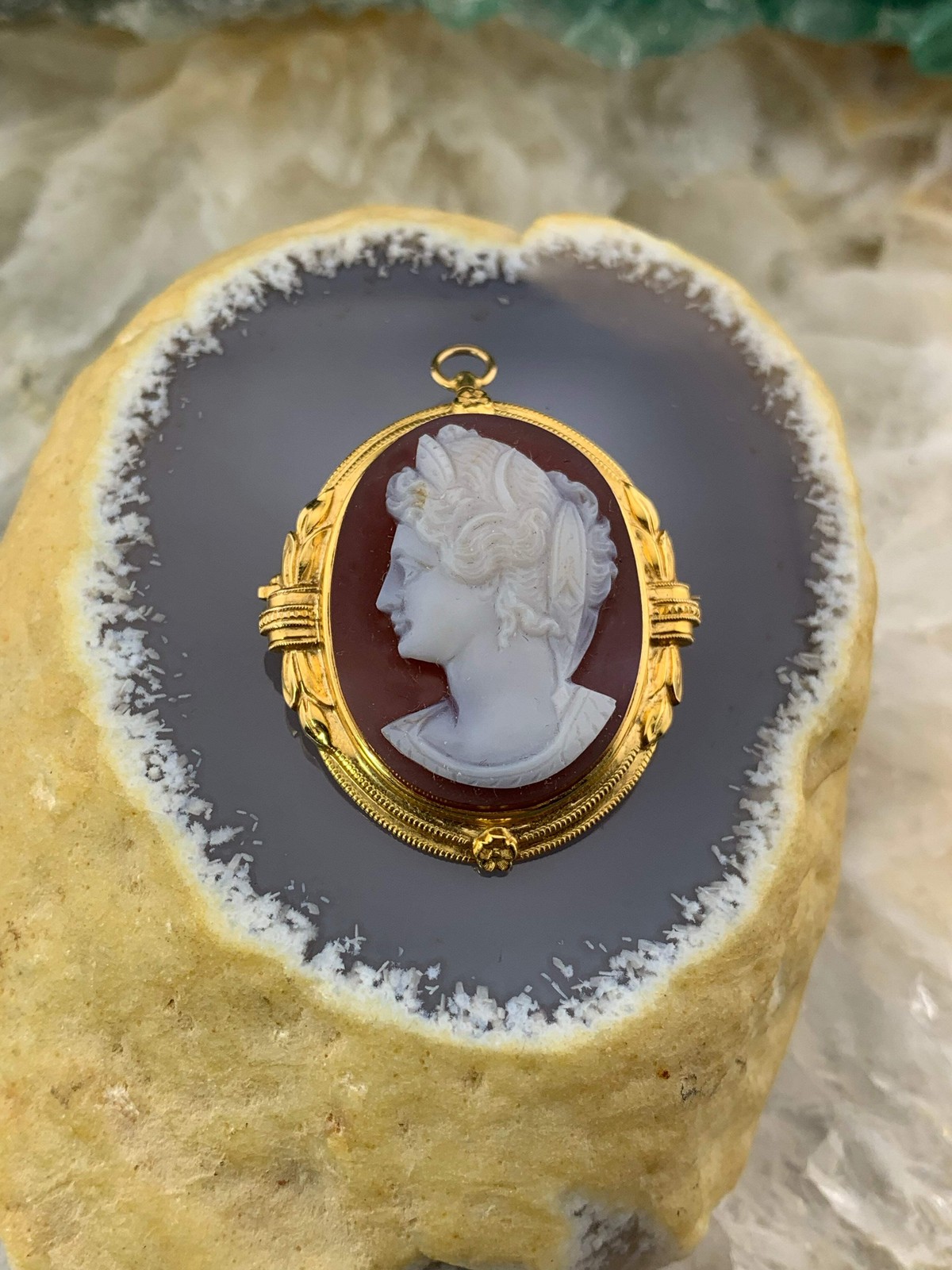 Antique 10K & Hardstone Cameo Brooch/Pendant
