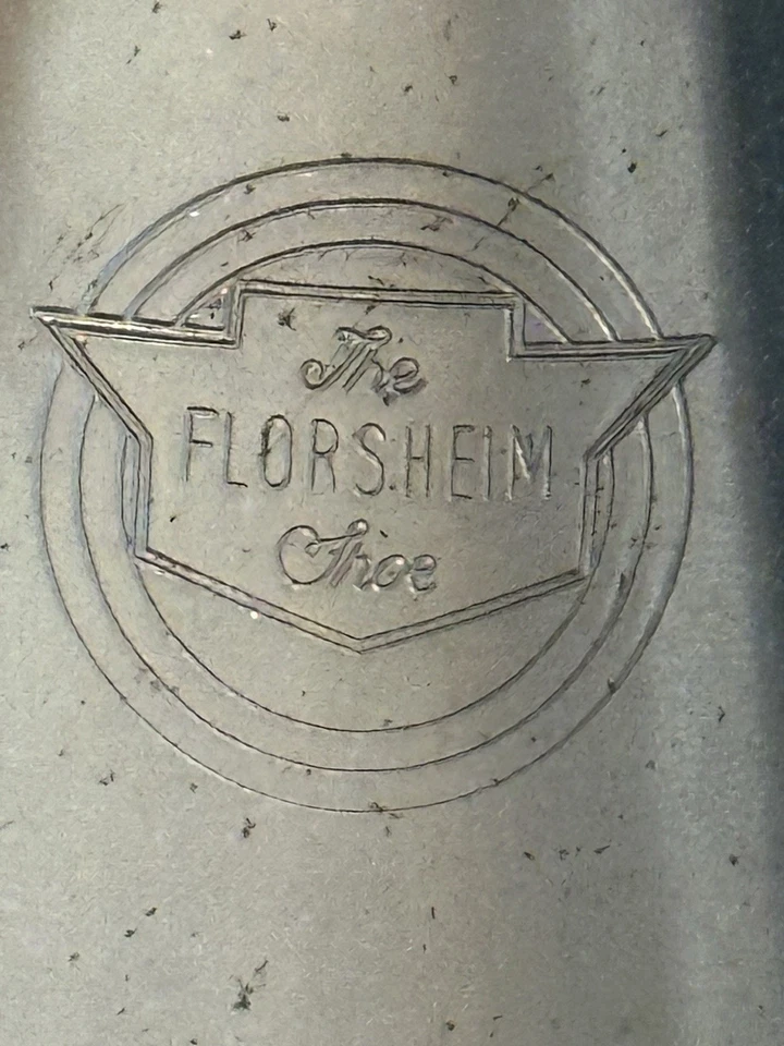 Cuerno de zapato de metal vintage “The Florsheim Shoe” 7,25” largo fácil alcance años 50 raro Foto 3 de 4