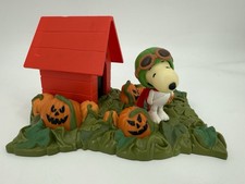 Peanuts It's The Great Pumpkin 2003 NIB Snoopy as the WW1 Flying Ace Playset