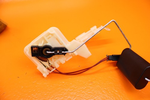 2008 Harley-Davidson Street Glide FLHX Fuel Pump - Picture 9 of 10