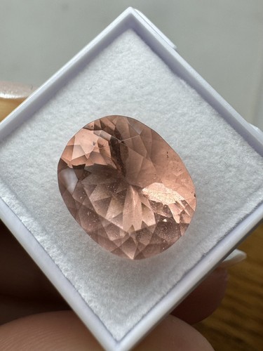 Facettierter pinker FLUORIT (9.72cts.) Pink Fluorite, faceted Planggenstock,CH - Picture 2 of 6