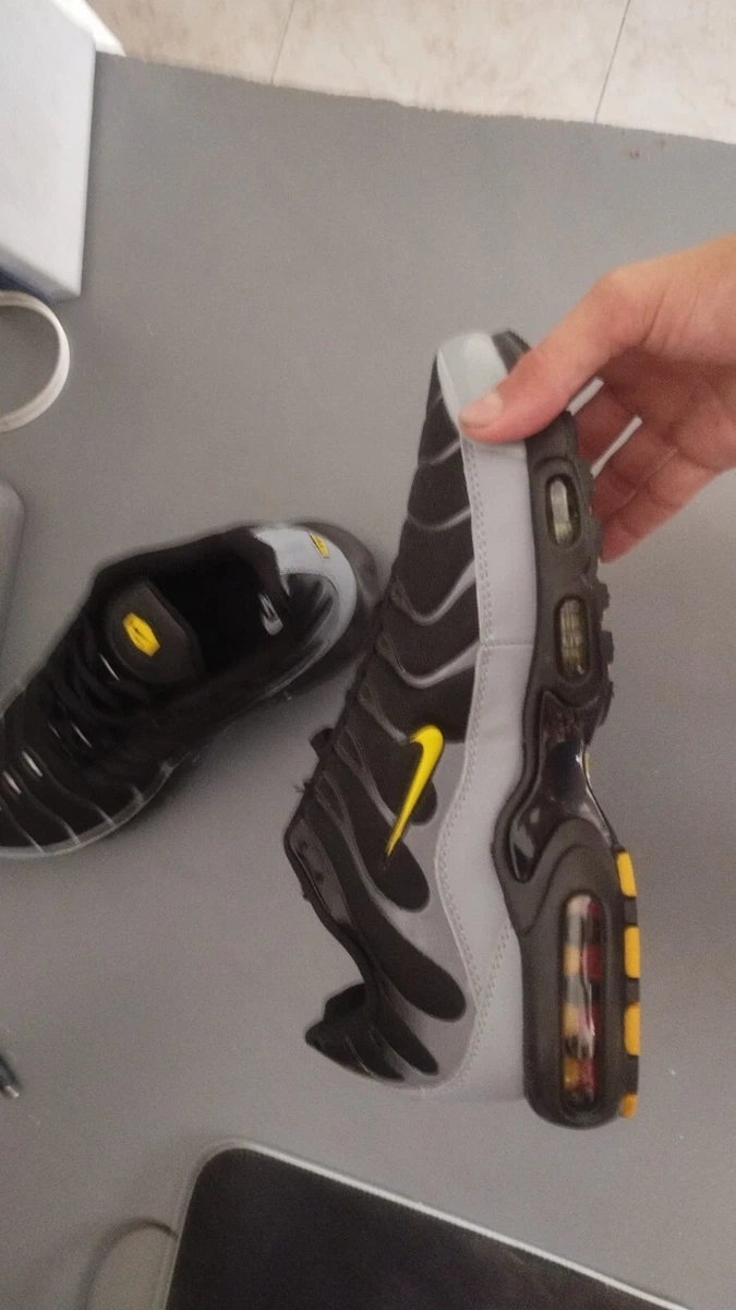 Nike tn clearance negras y amarillas