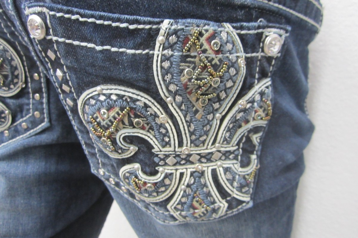 Jean Skinny Femme Miss Me - Modèle Hailey M3206S, Taille 26 X Longueur Intérieure 30 (L30) - Bleu Foncé, Motif Fleur De Lis - Neuf Avec étiquettes