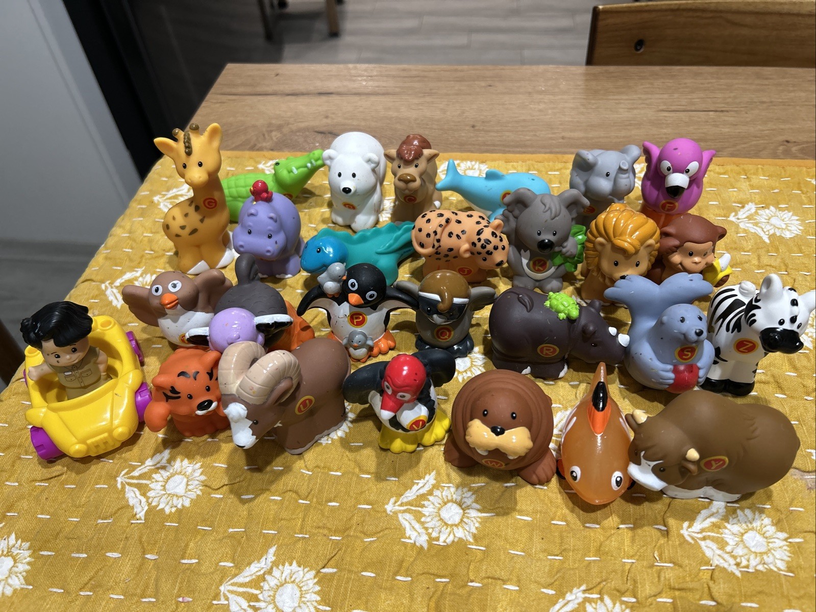 FISHER PRICE LITTLE PEOPLE ALPHABET ZOO